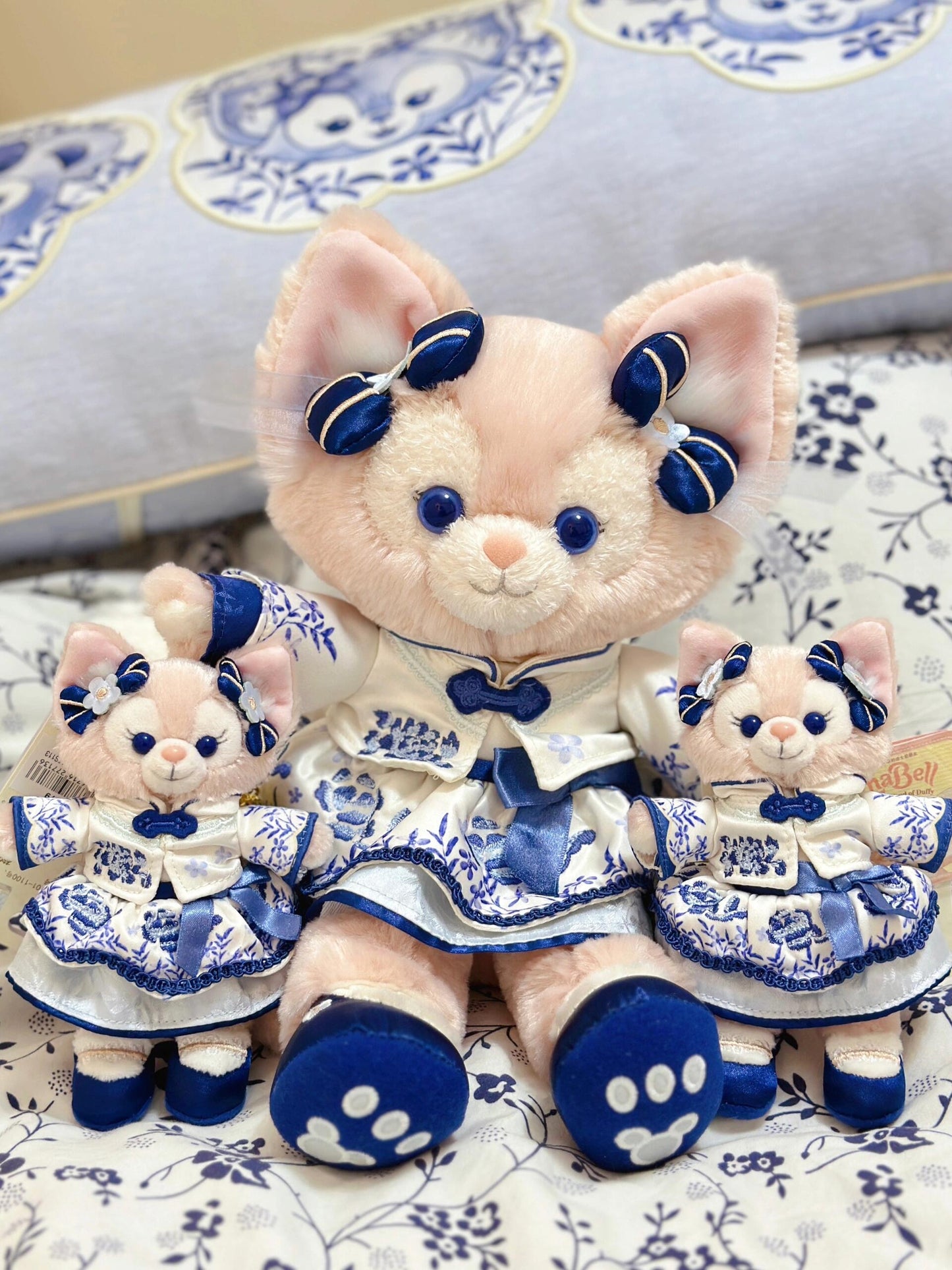 2025 Shanghai Disneyland Duffy and Friends Blue and White Porcelain Series Plush Doll