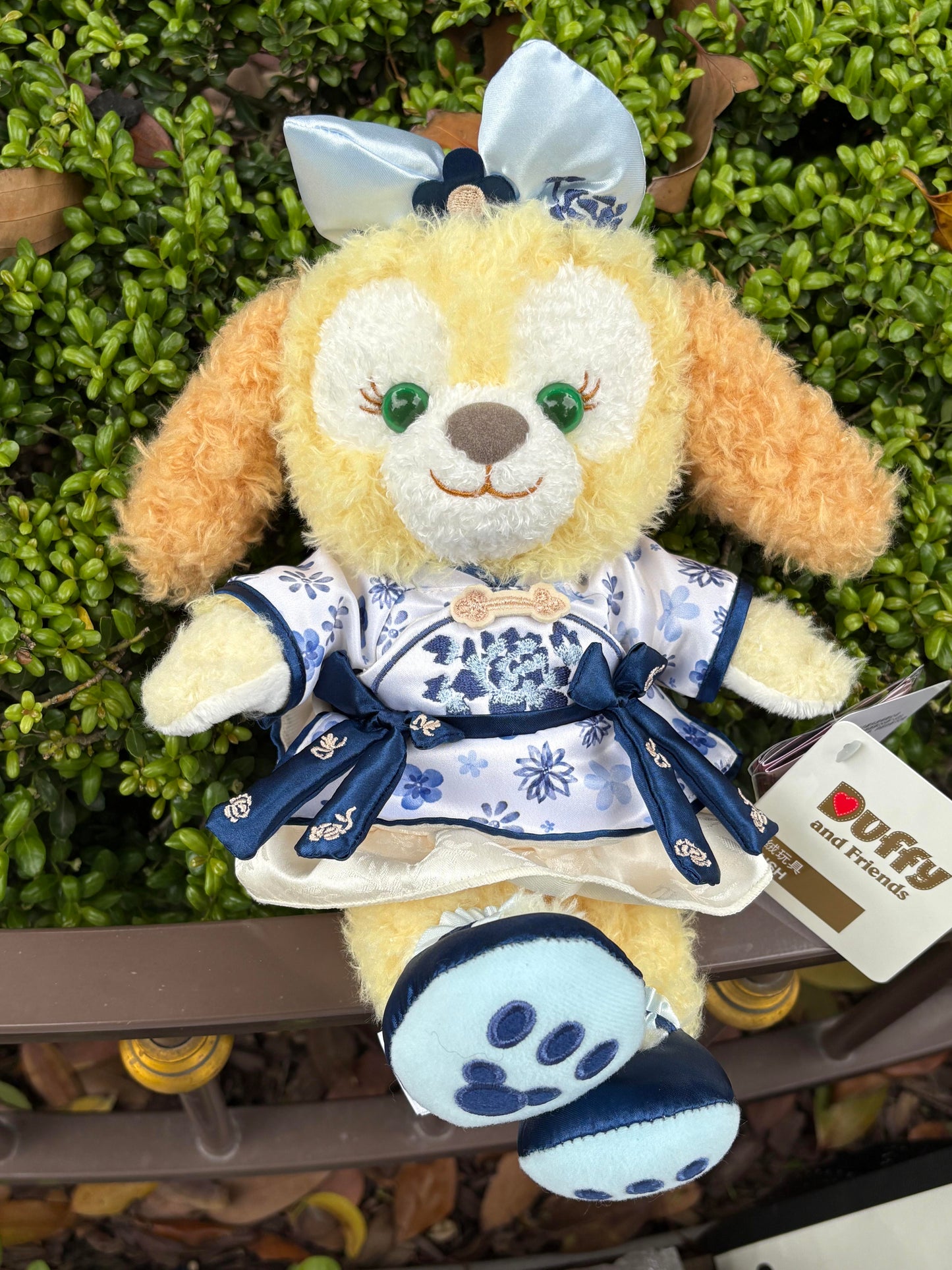 2025 Shanghai Disneyland Duffy and Friends Blue and White Porcelain Series Plush Doll