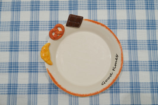 Embossed Bakery-Style Underglaze Ceramic Tableware