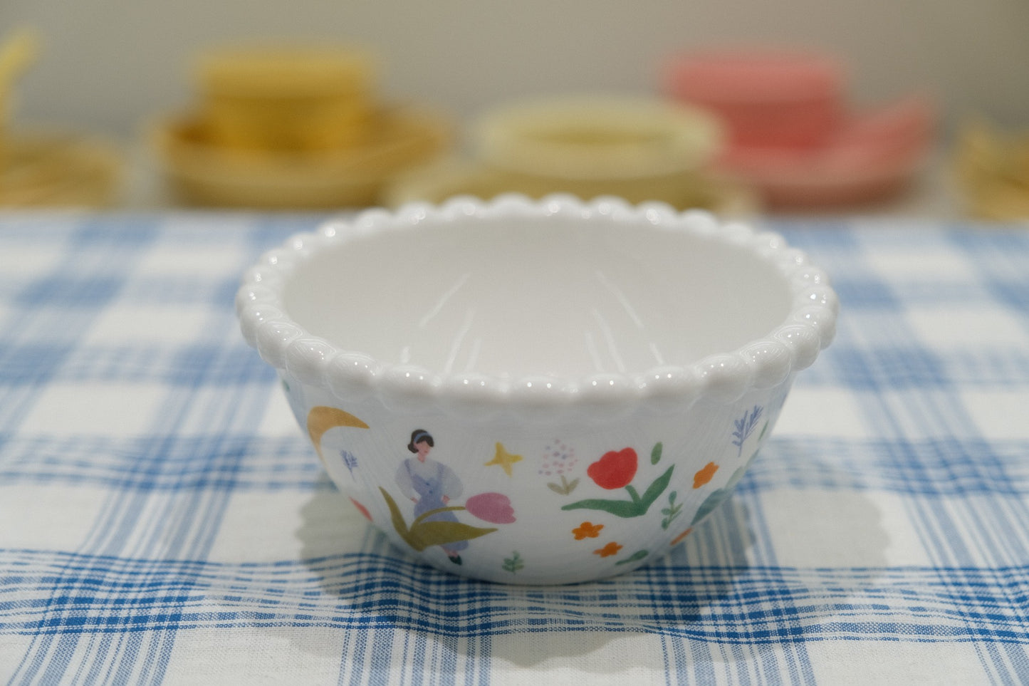 Pearl-Edged Underglaze Ceramic Tableware