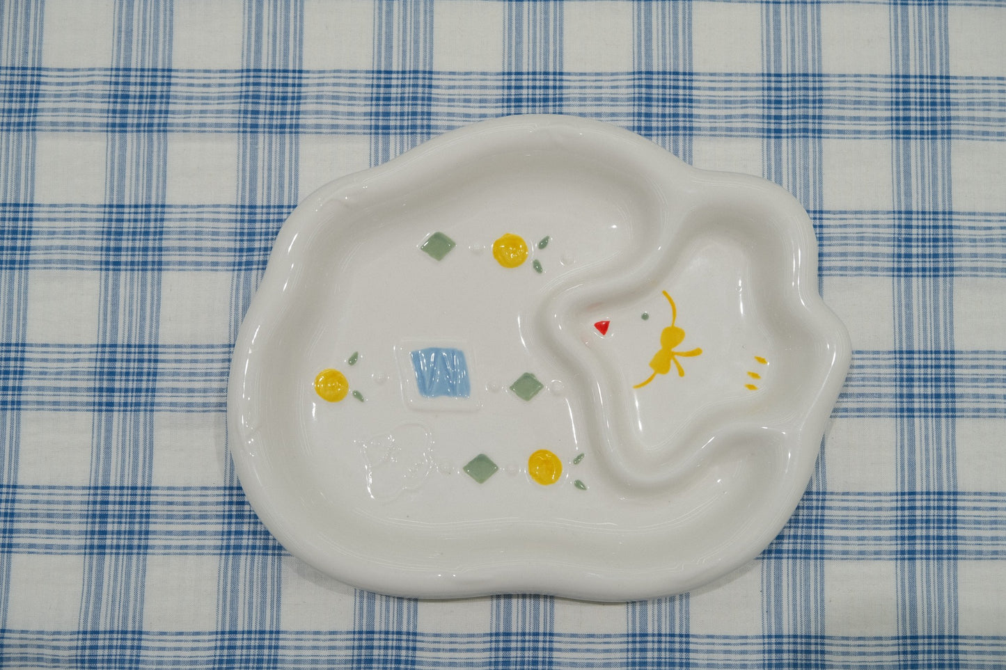 Irregular-Shaped Embossed Underglaze Ceramic Tableware