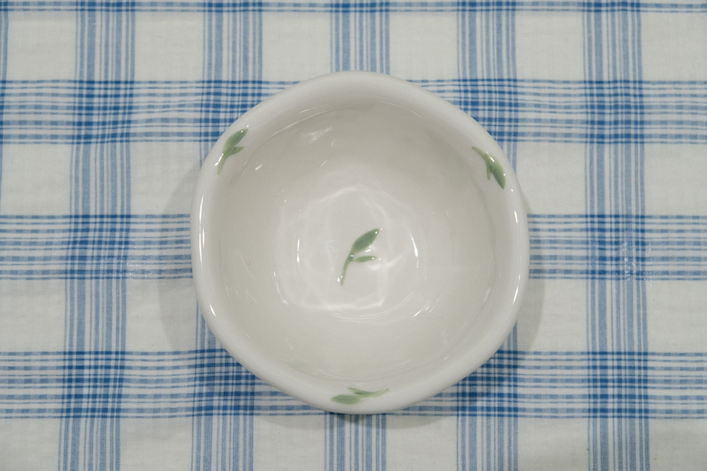 Irregular-Shaped Embossed Underglaze Ceramic Tableware