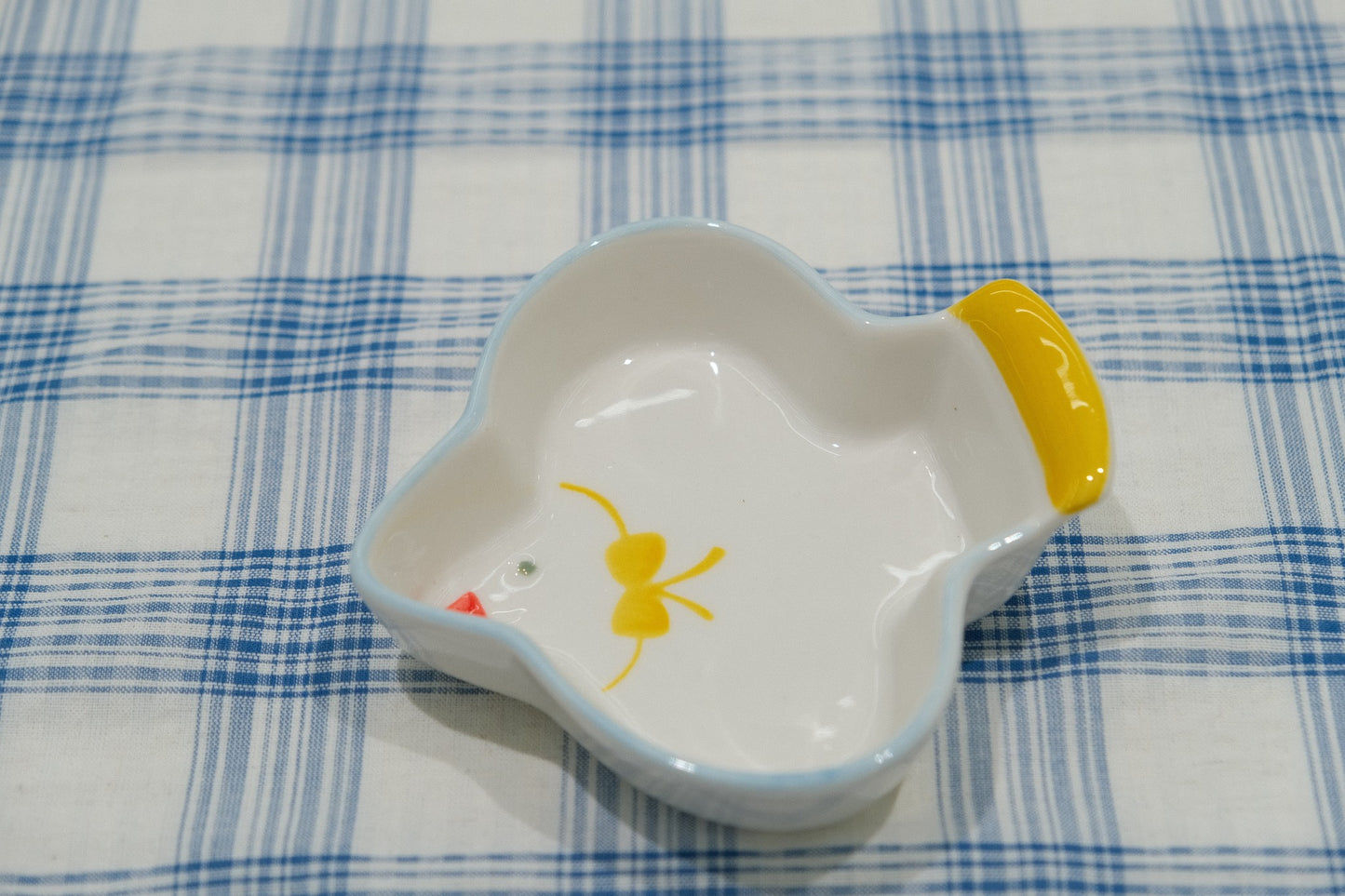Irregular-Shaped Embossed Underglaze Ceramic Tableware