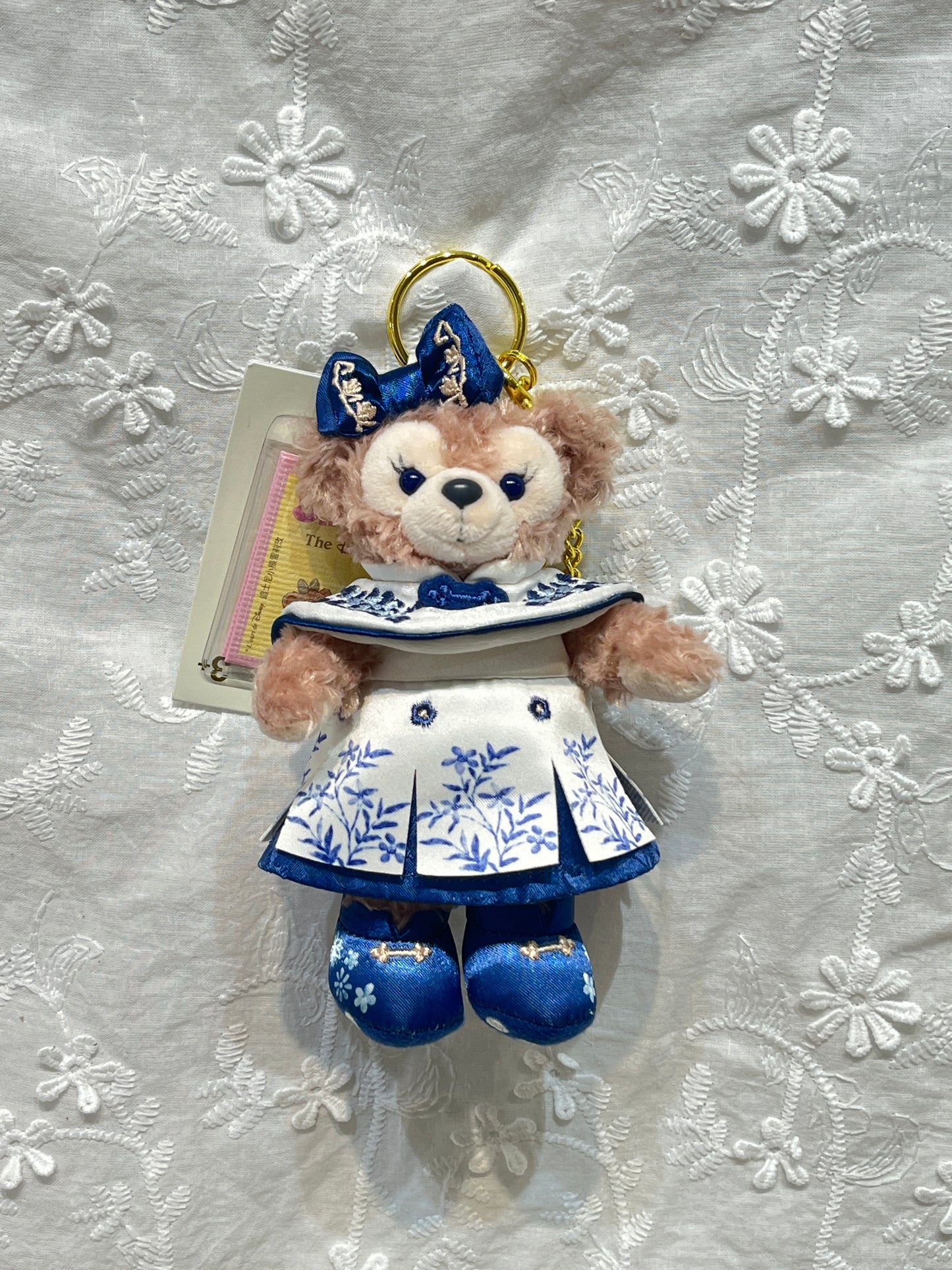 2025 Shanghai Disneyland Duffy and Friends Blue and White Porcelain Series Plush Keychain