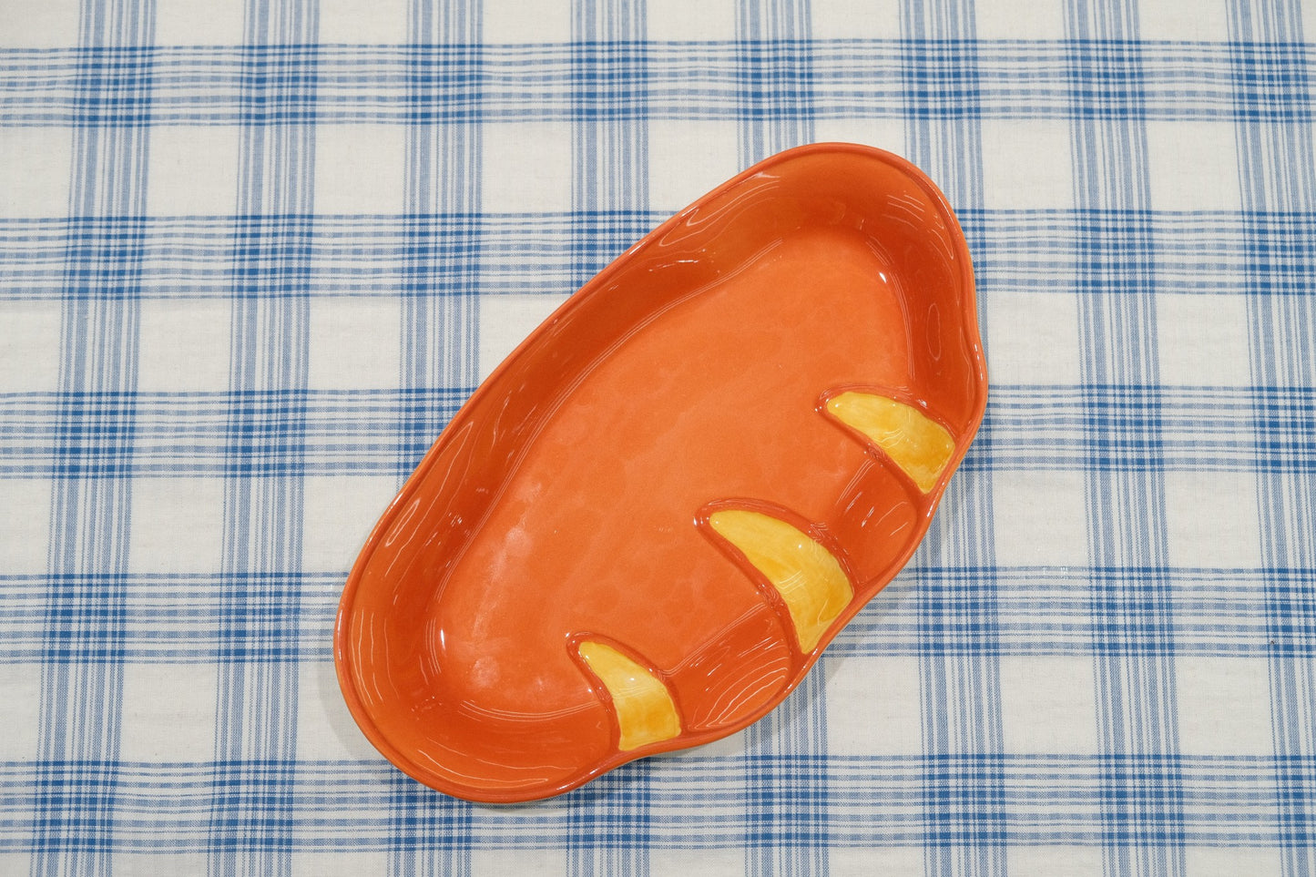 Embossed Bakery-Style Underglaze Ceramic Tableware