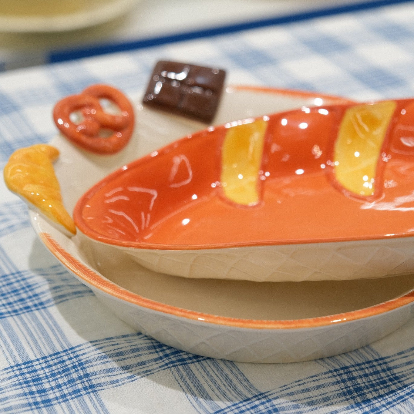 Embossed Bakery-Style Underglaze Ceramic Tableware