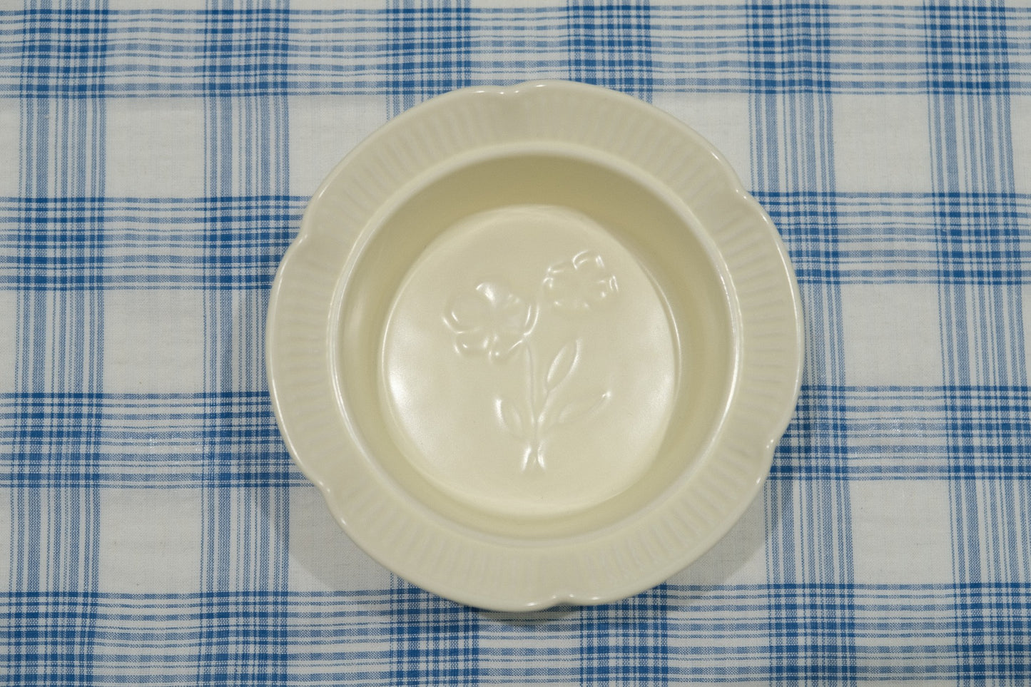 Flower-Shaped Embossed Underglaze Ceramic Tableware