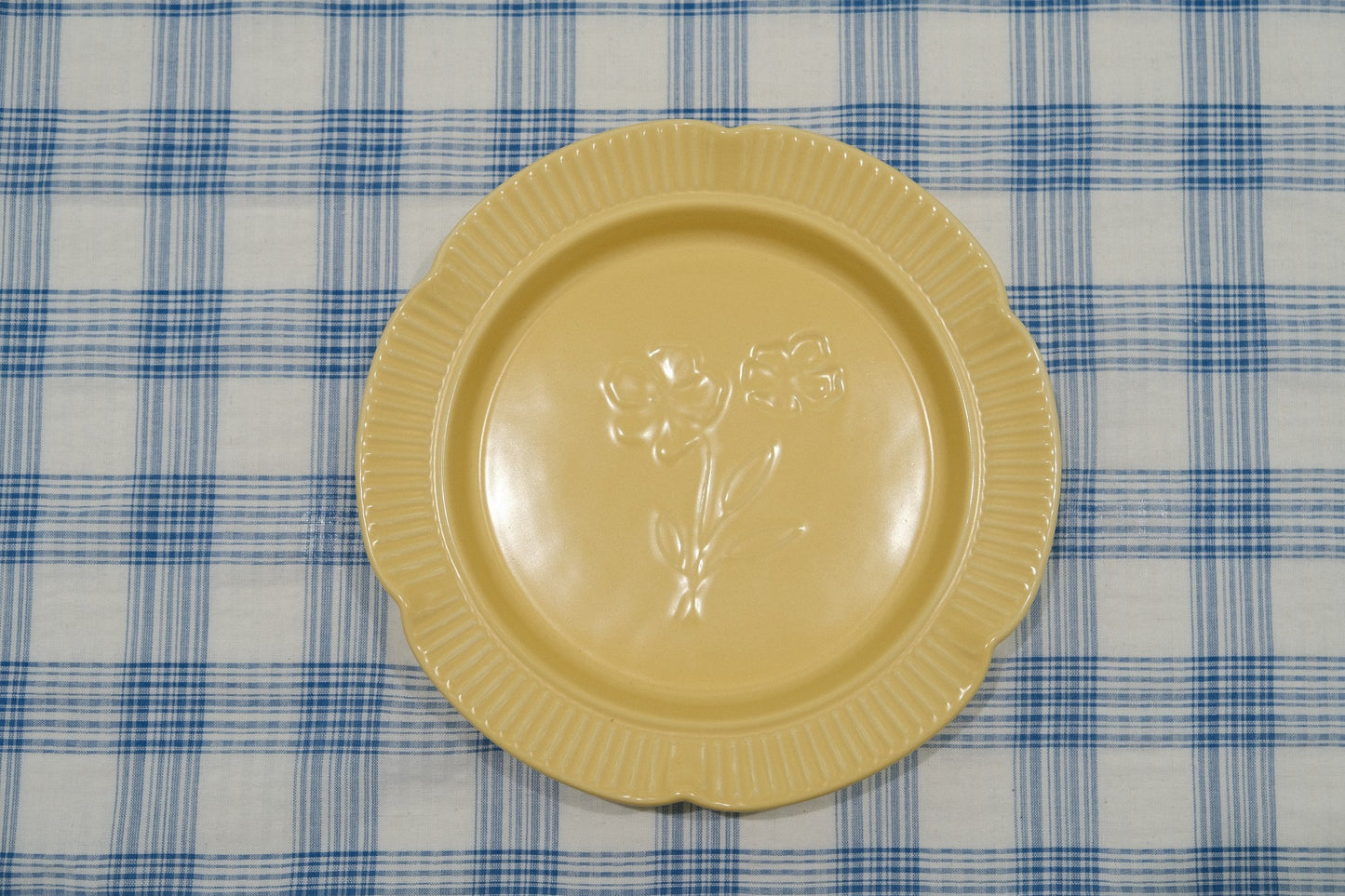 Flower-Shaped Embossed Underglaze Ceramic Tableware