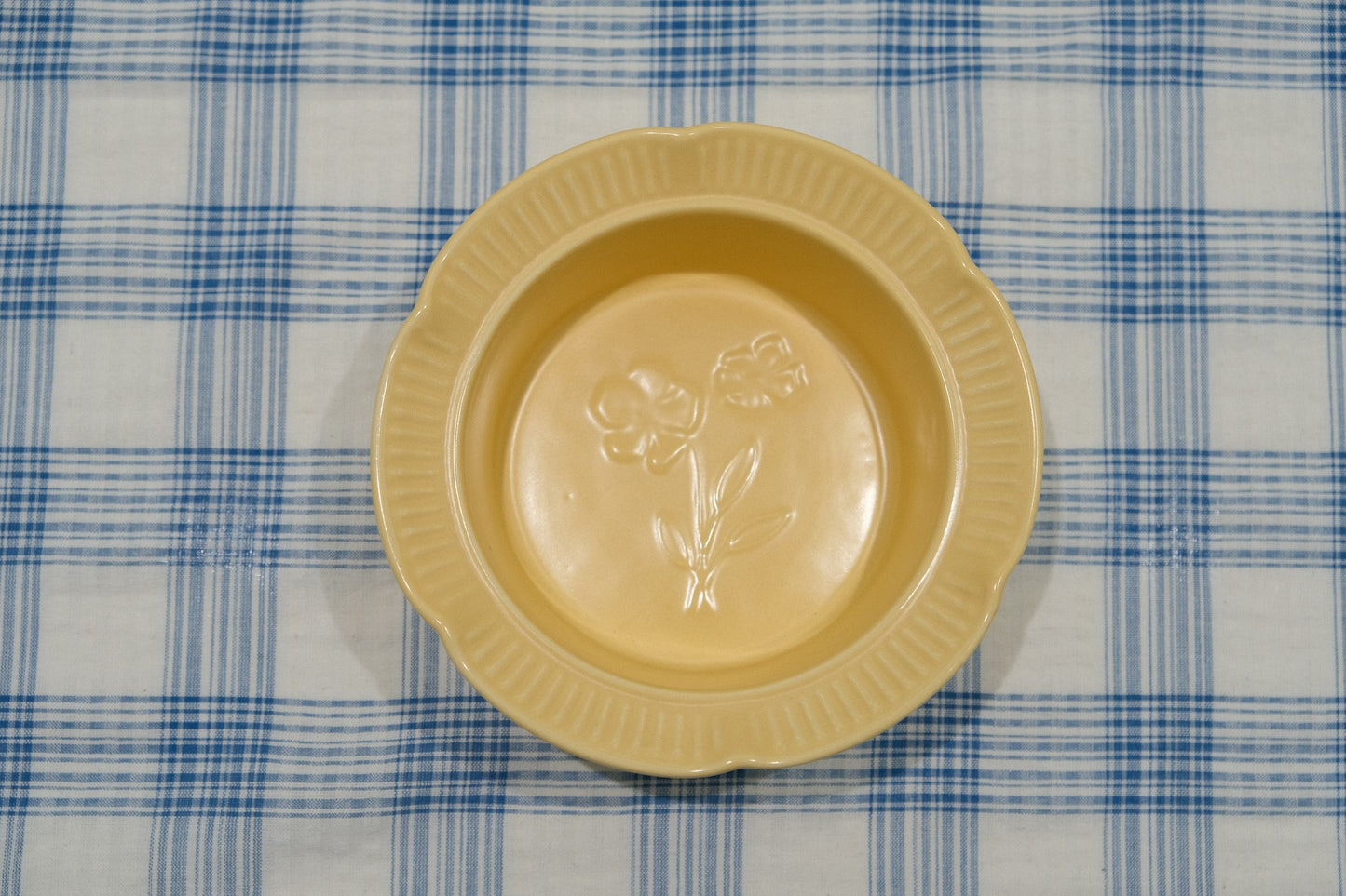 Flower-Shaped Embossed Underglaze Ceramic Tableware