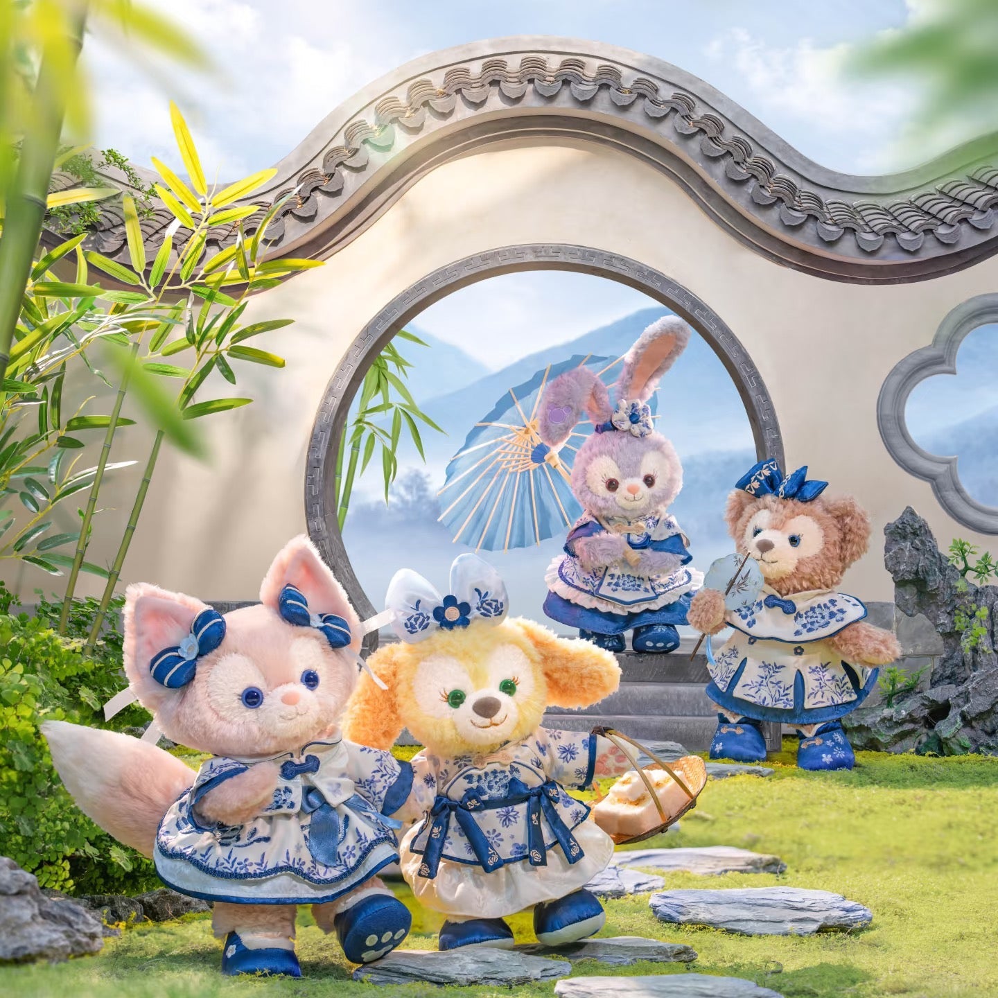2025 Shanghai Disneyland Duffy and Friends Blue and White Porcelain Series Plush Keychain